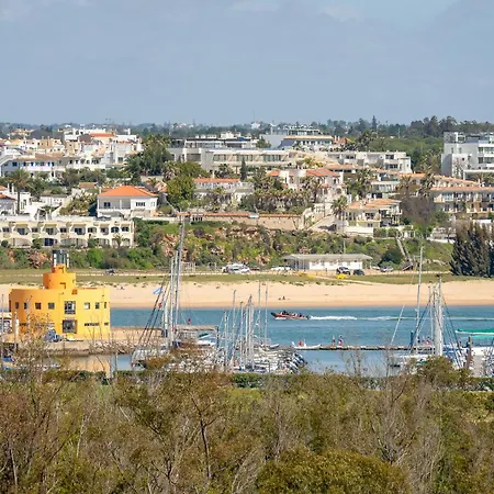 דירה Stylish With A View And