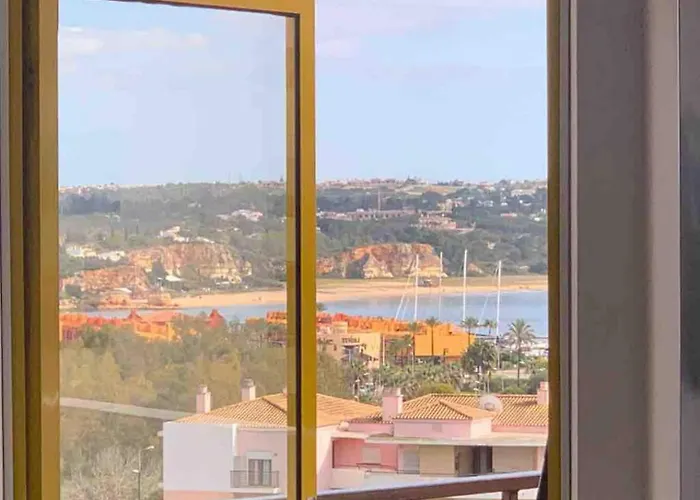 Stylish With A View And 포티마오